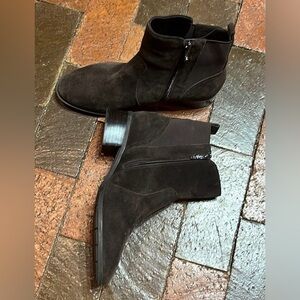 Easy spirit size 9M buckskin brown ankle boots side zip